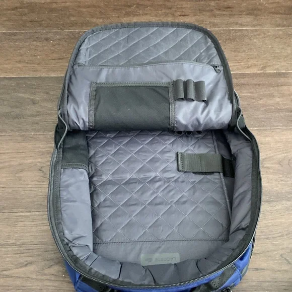 Backpack, Lacoste, NWT. - Picture 9 of 10